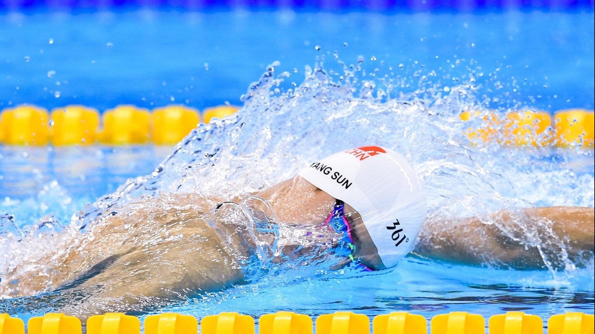 -F1赛车赛场焦点！日本队对阵俄罗斯队，年轻新星表现惊艳，未来可期